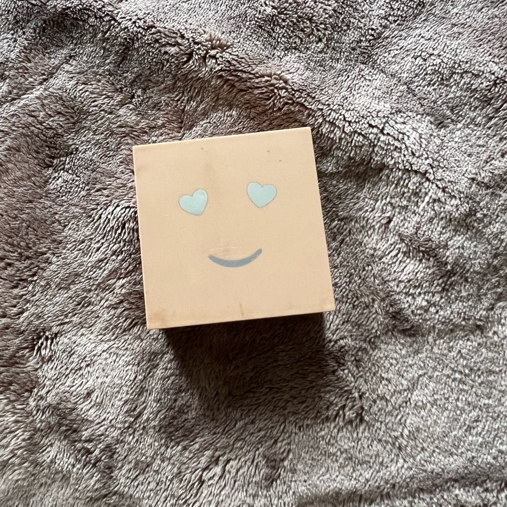 NEW Benefit hello happy powder foundation shade 4